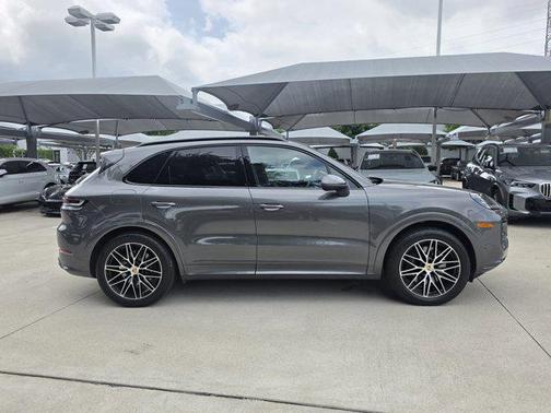 Silver/Gray 2025 Porsche Cayenne Cayenne