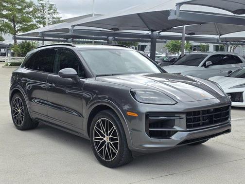 Silver/Gray 2025 Porsche Cayenne Cayenne