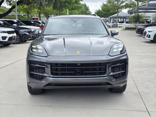 Silver/Gray 2025 Porsche Cayenne Cayenne