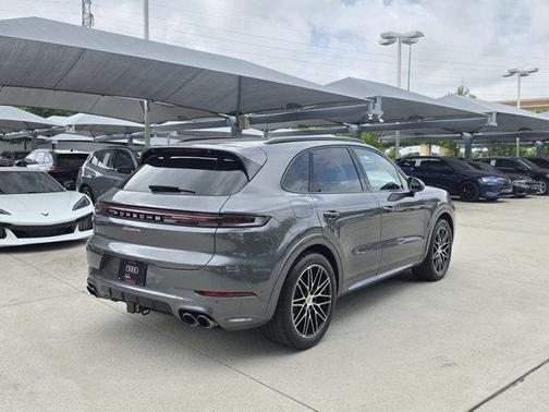 Silver/Gray 2025 Porsche Cayenne Cayenne