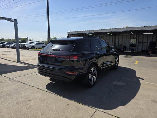 2025 Audi Q6 e-tron Prestige quattro