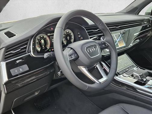 2025 Audi Q7 55 Premium Plus
