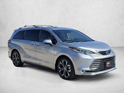 2025 Toyota Sienna Platinum