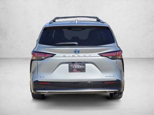 2025 Toyota Sienna Platinum