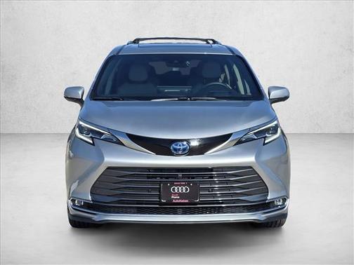 2025 Toyota Sienna Platinum