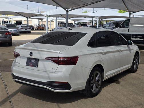 Oryx White Pearl 2022 Volkswagen Jetta 1.5T SE