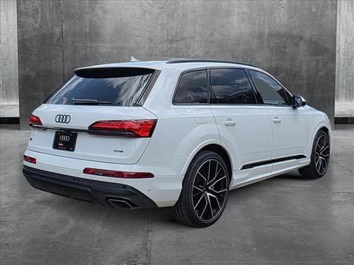 2025 Audi Q7 55 Premium Plus