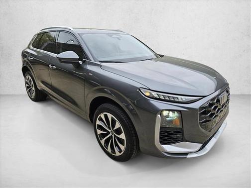 Daytona Gray Pearl Effect 2026 Audi Q3 S line