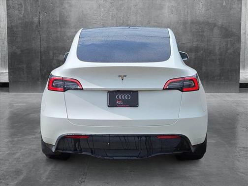 2022 Tesla Model Y Long Range Dual Motor All-Wheel Drive