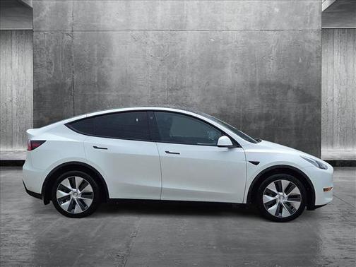 2022 Tesla Model Y Long Range Dual Motor All-Wheel Drive
