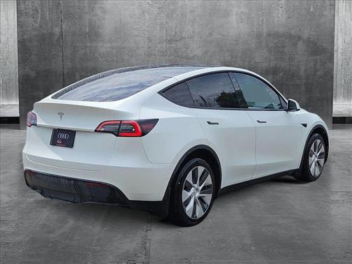 2022 Tesla Model Y Long Range Dual Motor All-Wheel Drive