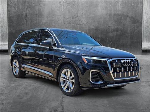 2025 Audi Q7 55 Premium Plus
