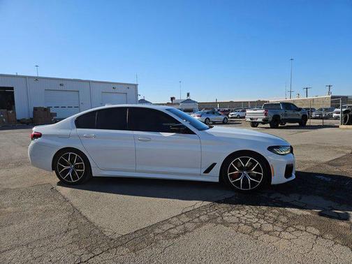 Alpine White 2022 BMW M550 i Xdrive