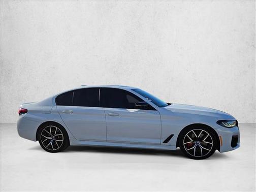 Alpine White 2022 BMW M550 i Xdrive