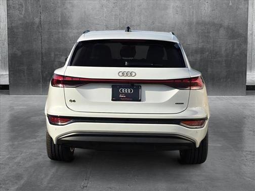 2025 Audi Q6 e-tron Premium Plus quattro