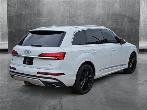 2025 Audi Q7 55 Premium Plus