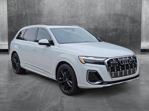 2025 Audi Q7 55 Premium Plus