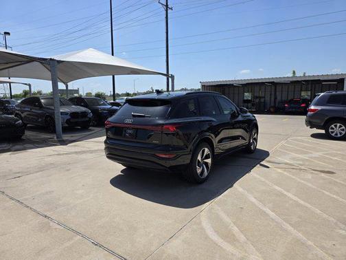 2025 Audi Q6 e-tron Premium Plus quattro