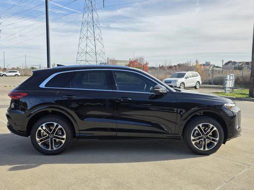 Mythos Black Metallic 2025 Audi Q5 Premium TFSI quattro S tronic