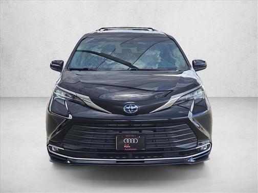 Midnight Black Metallic 2024 Toyota Sienna XLE
