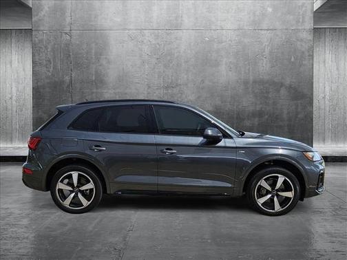 2022 Audi Q5 45 S line Premium Plus