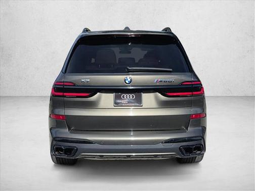 2024 BMW X7 M60i