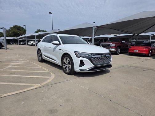 2024 Audi Q8 e-tron Premium Plus