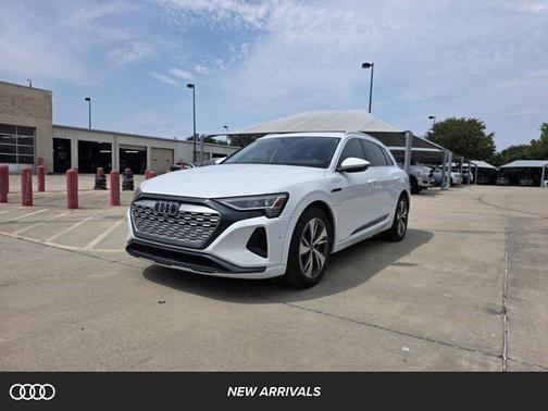 2024 Audi Q8 e-tron Premium Plus