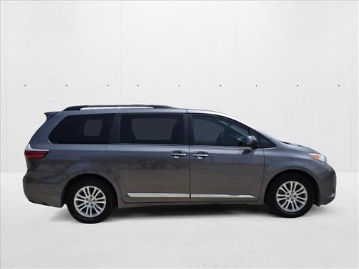 2017 Toyota Sienna XLE Premium