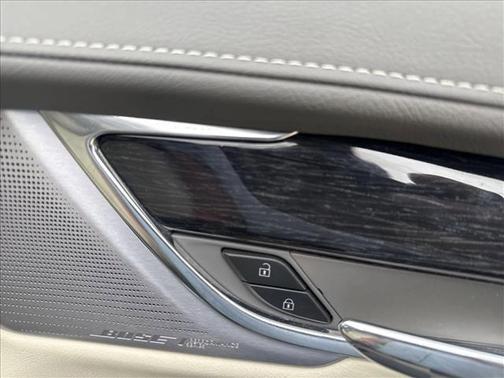 Manhattan Noir Metallic 2020 Cadillac XT6 Premium Luxury AWD