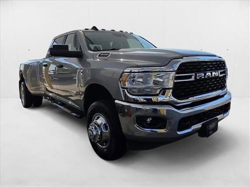 2022 RAM 3500 Lone Star Crew Cab 4x4 8' Box