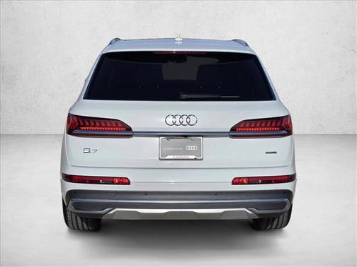 2023 Audi Q7 45 Premium Plus