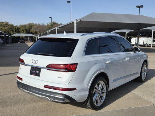 2023 Audi Q7 45 Premium Plus