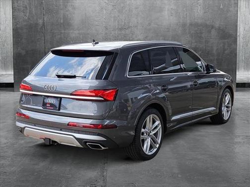 2025 Audi Q7 55 Premium Plus