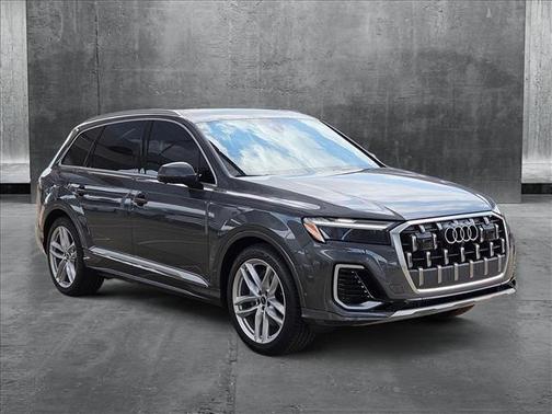 2025 Audi Q7 55 Premium Plus