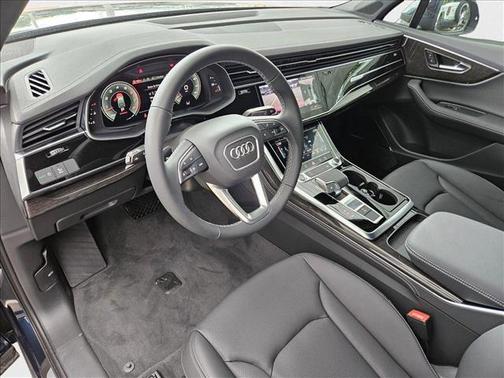 2025 Audi Q7 55 Premium Plus
