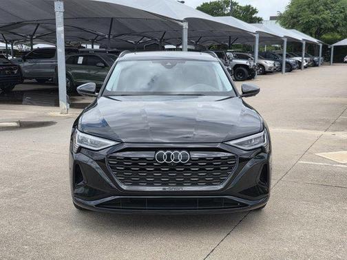 Mythos Black Metallic 2024 Audi Q8 e-tron Prestige