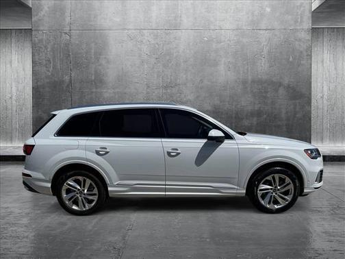 2022 Audi Q7 55 Premium Plus
