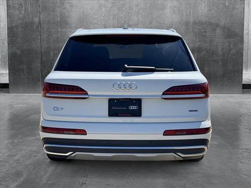 2022 Audi Q7 55 Premium Plus