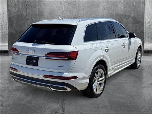 2022 Audi Q7 55 Premium Plus