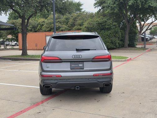 Samurai Gray Metallic 2025 Audi Q7 45 Premium Plus