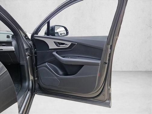 Samurai Gray Metallic 2019 Audi Q7 45 Premium