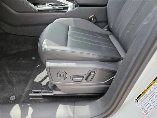 Glacier White Metallic 2025 Audi Q5 Premium Plus TFSI quattro S tronic
