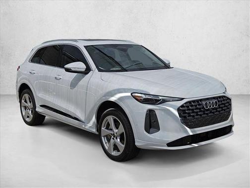 Glacier White Metallic 2025 Audi Q5 Premium Plus TFSI quattro S tronic