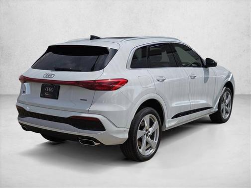 Glacier White Metallic 2025 Audi Q5 Premium Plus TFSI quattro S tronic