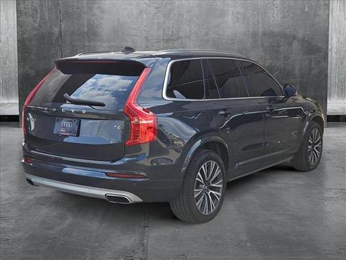 2021 Volvo XC90 T6 Momentum