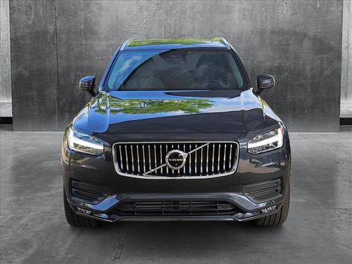 2021 Volvo XC90 T6 Momentum