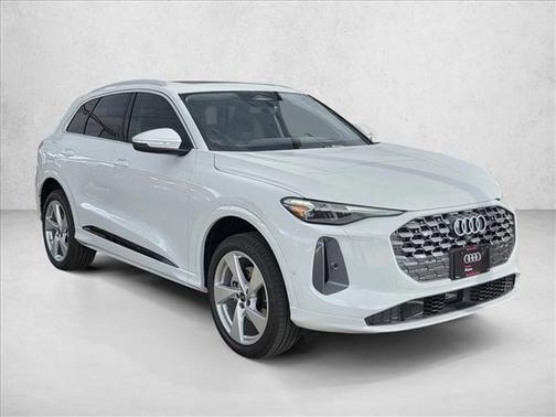 Glacier White Metallic 2026 Audi Q5 Premium Plus