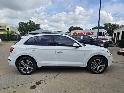White 2019 Audi Q5 2.0T Premium Plus