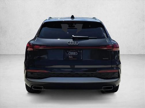 Tambora Gray Metallic 2025 Audi Q5 Prestige